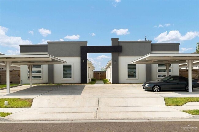 Primary Photo - 308 W Campeche Ave