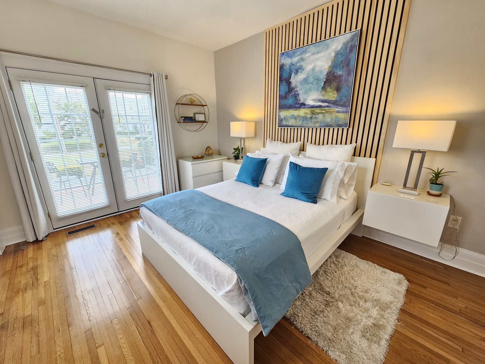 Large bedroom with private patio - 3541 Fort Ave