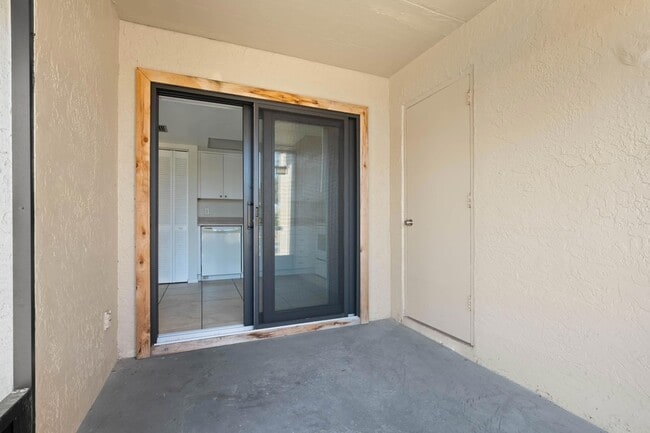 Building Photo - 1145 N Shannon Ave