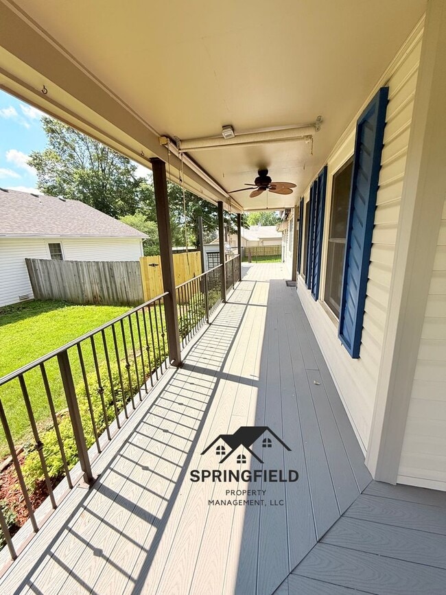 Building Photo - Location-Location, 4 BR / 2 Living Areas in SE Springfield w/ An Amazing Out Door Kitchen - Grill...
