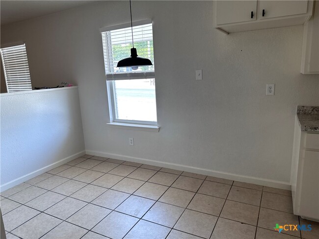 Building Photo - 1202 Urbantke Ct