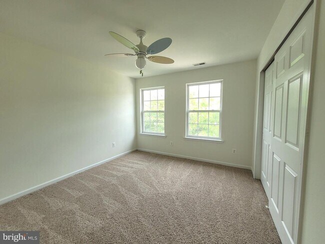 Building Photo - 35 Tudor Ct
