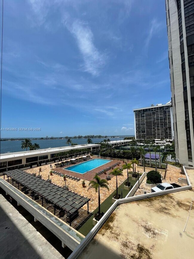 Building Photo - 1865 Brickell Ave