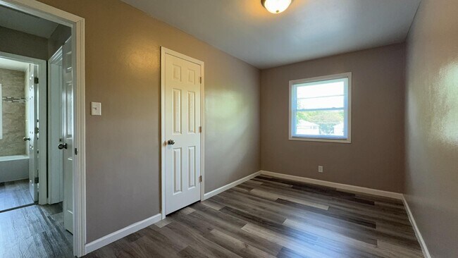 Building Photo - 5908 N 37th St