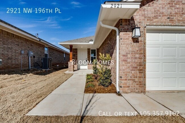 Building Photo - 2921 NW 196th Pl