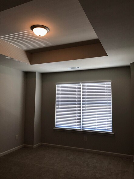 Building Photo - 348 Turtle Creek Dr