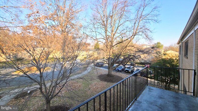 Building Photo - 10636 Montrose Ave