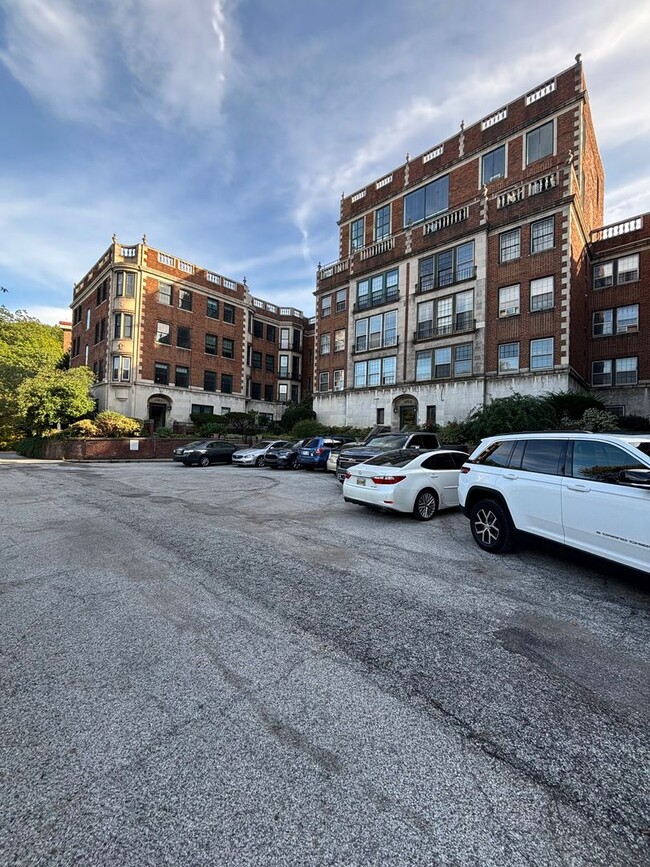 Building Photo - Vintage Beauty, Modern Living – Historic Condo Awaits!