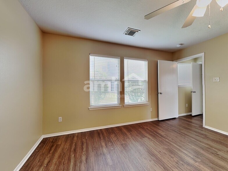 Building Photo - 6114 Elton Knolls St