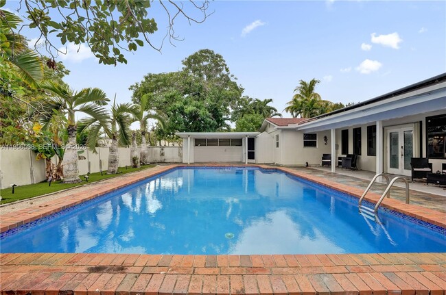 Building Photo - 5380 SW 8th Ct