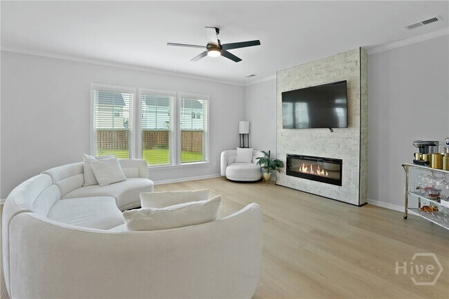 Building Photo - 25 Ashmont St