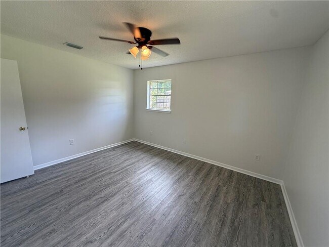 Building Photo - 7662 Simmons Dr
