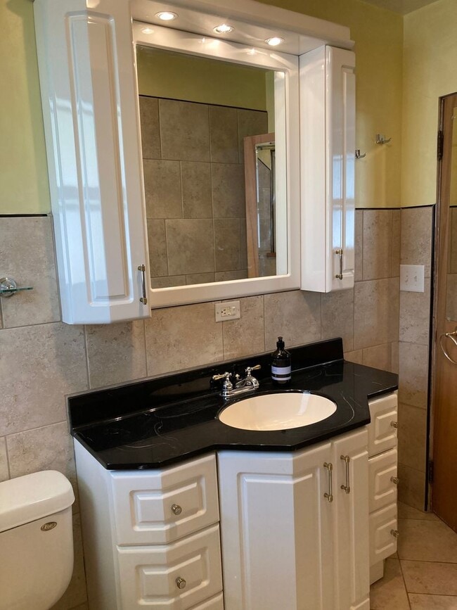 Building Photo - 910 N 56th Ave W