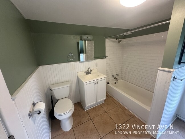 Building Photo - 1322 N Vincent Ave