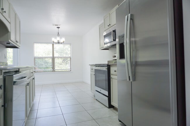 Building Photo - 127 Bronze Cir