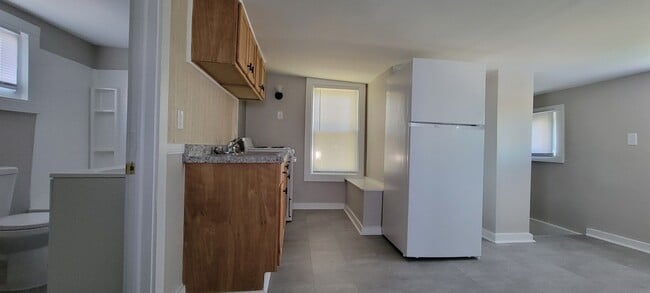 Building Photo - 135 Byron St