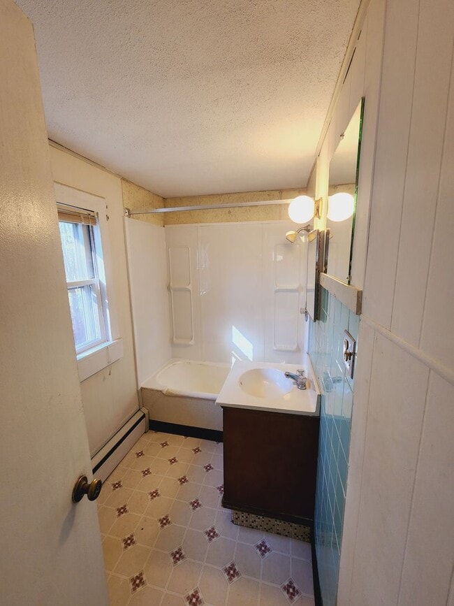 Building Photo - 877-877 Lower Swiftwater Rd