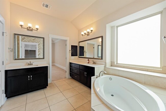 Building Photo - 701 San Marco Trl