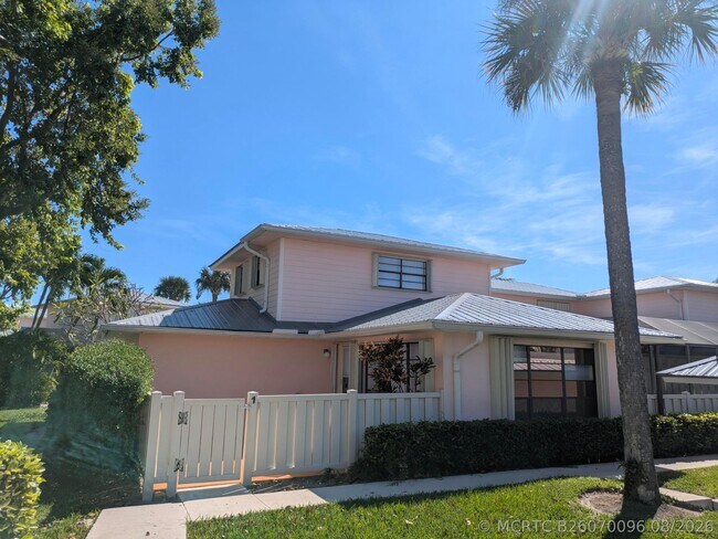 Building Photo - 1772 Gulfstream Ave