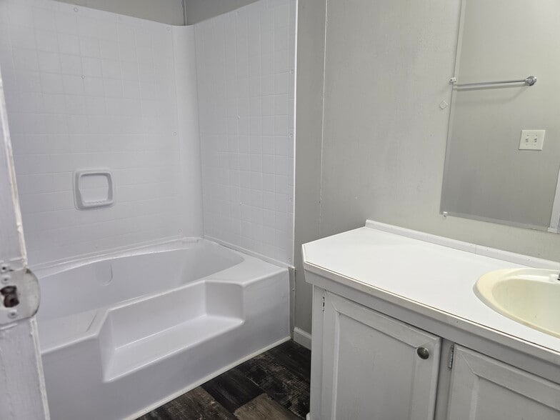 Building Photo - 210 Jamback Rd