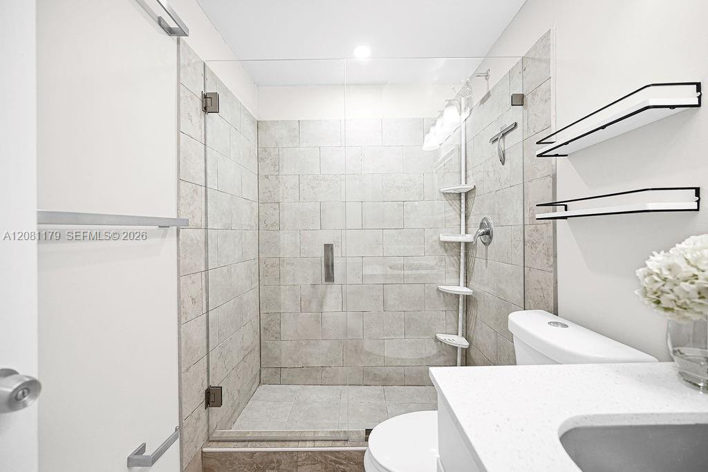 Building Photo - 9133 Fontainebleau Blvd