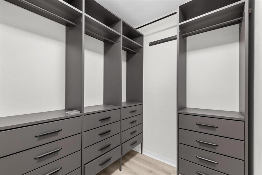 Building Photo - 1425 Majesty Ter