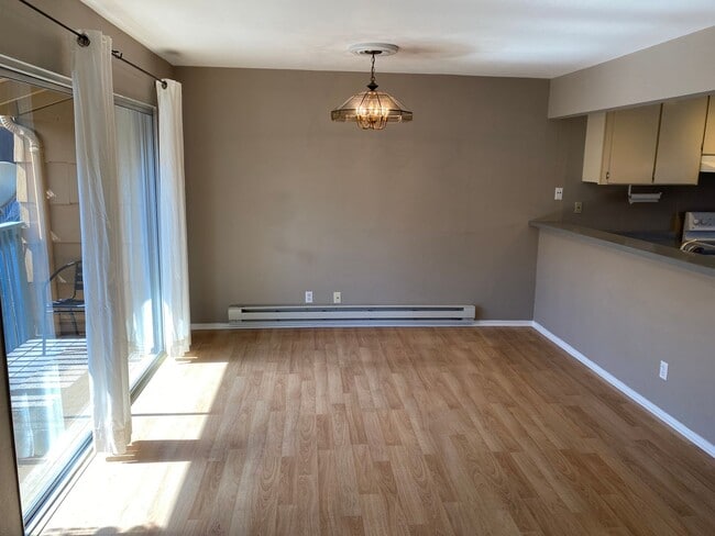 Building Photo - Clean Marina Condo (Park Marina)