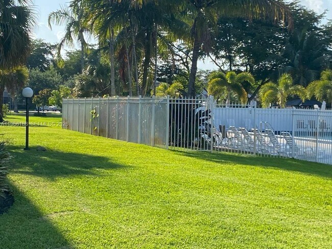 Building Photo - 1001 Hillcrest Ct