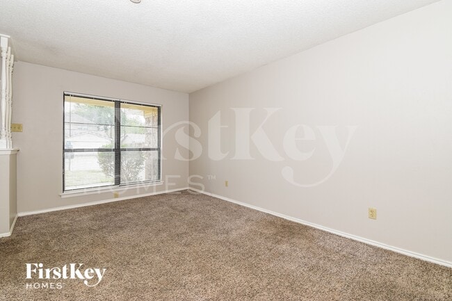 Building Photo - 14912 Oakwood Ln