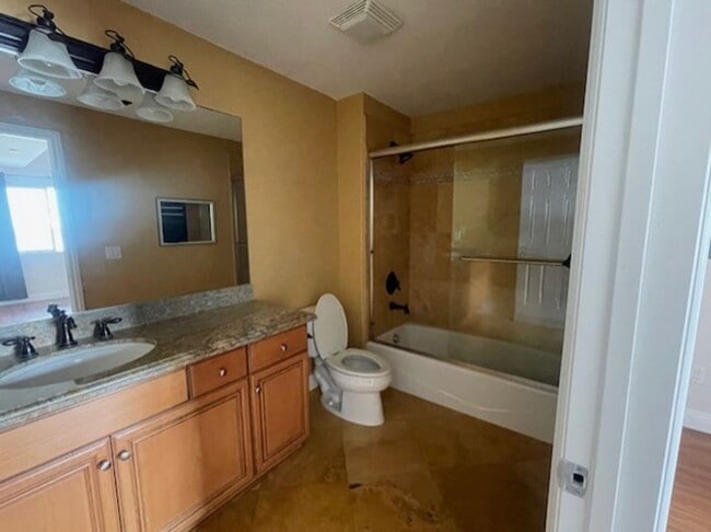 Building Photo - 5255 Hermitage Ave