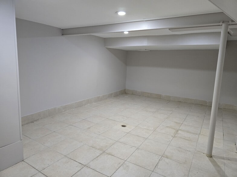 Building Photo - 38177 Jamestown Dr