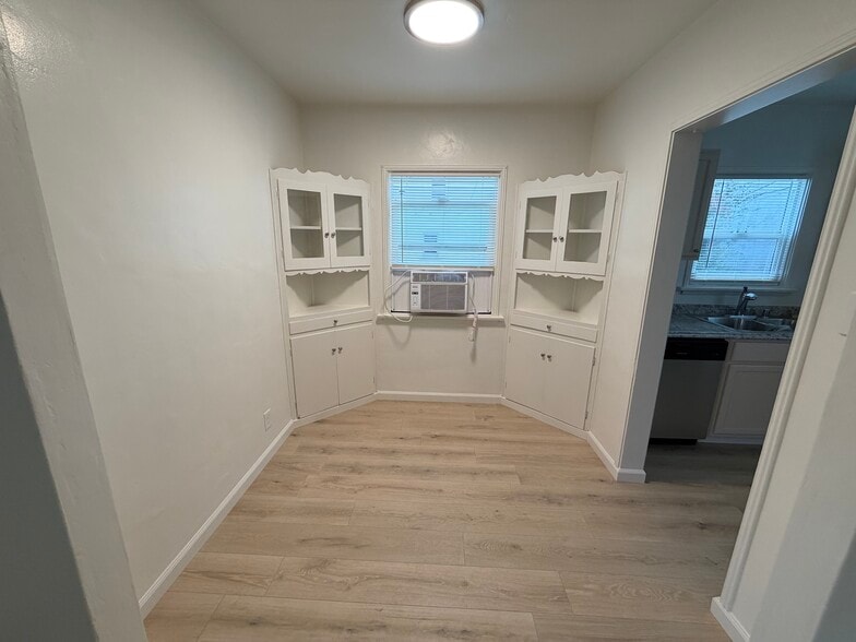 Building Photo - 1521 Dixon St