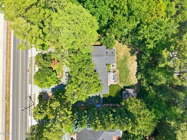 Building Photo - 603 N Estes Dr