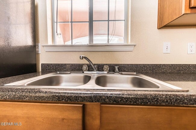 Building Photo - 3150 N Yarbrough Dr