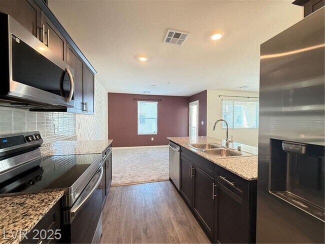 Building Photo - 2662 Champagne Gold Ave