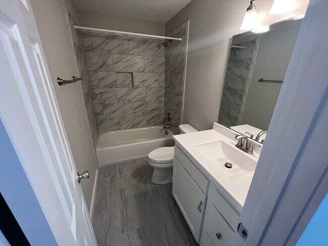 Building Photo - Remodeled 3 bedroom/2 bathroom home with d...