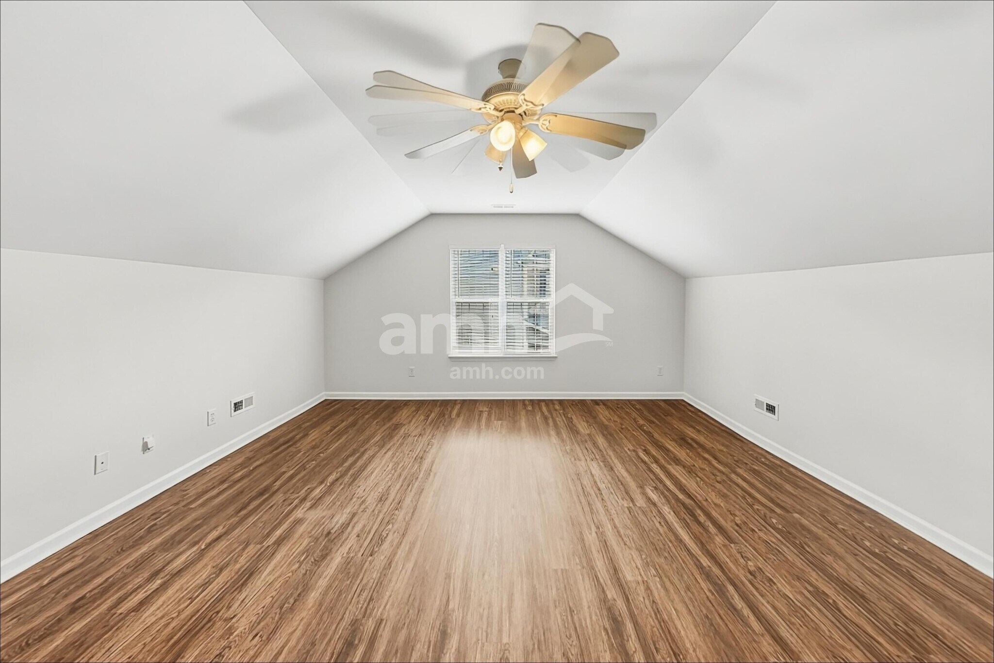 Building Photo - 1004 Bikar Ct