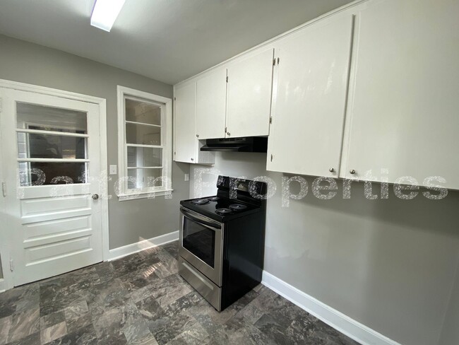 Building Photo - Lincoln Park Home