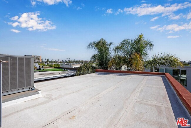 Building Photo - 2114 Narcissus Ct