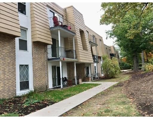 Building Photo - 23 Shadowbrook Ln