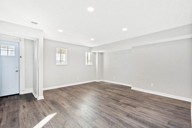 Building Photo - Stunning 4 bedroom home in Pittsburgh avai...