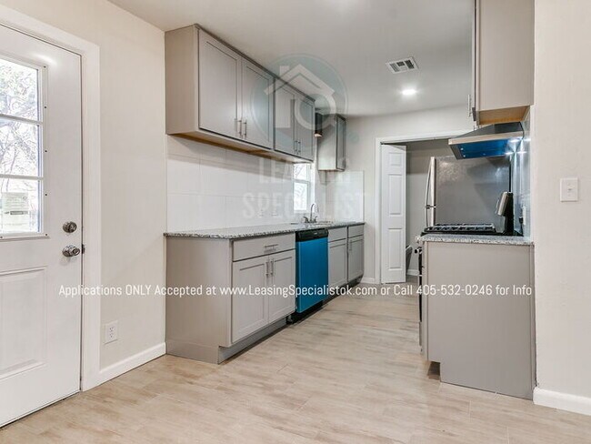 Building Photo - Charming Mid Norman 3 Bed 2 Bath Home!