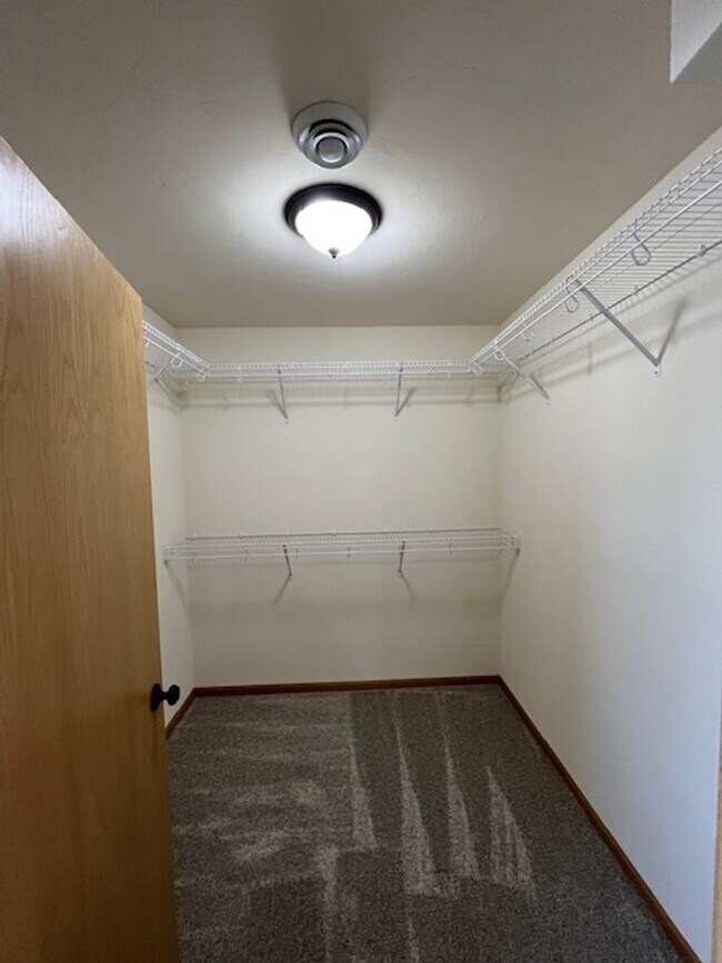 Building Photo - 312 Woodcrest Ln
