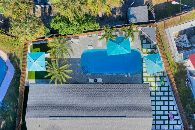 Building Photo - 707 W Boulevard Chatelaine