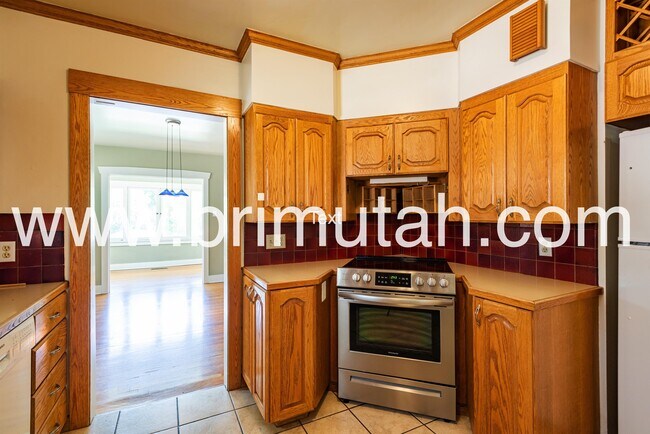 Building Photo - 1475 E Michigan Ave