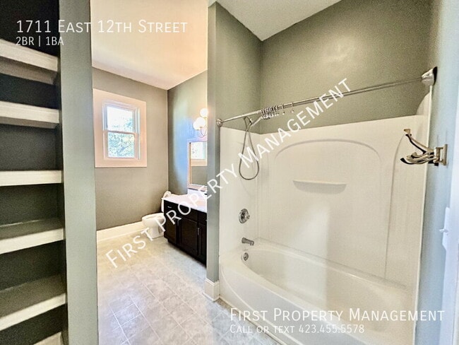 Building Photo - 1711 E 12th St