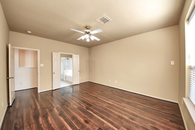 Building Photo - 1607 Parkview Ln