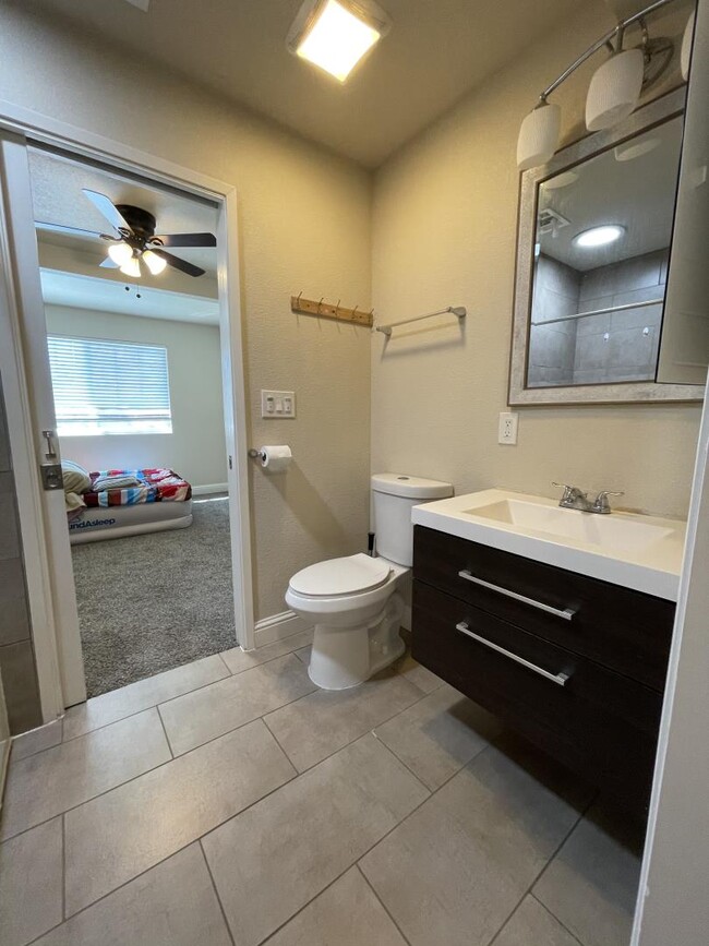 Building Photo - 5879 Kelly Way
