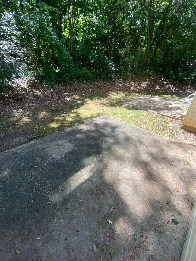 Building Photo - Lovely Three bedroom/two bath townhouse off Blairstone Road!