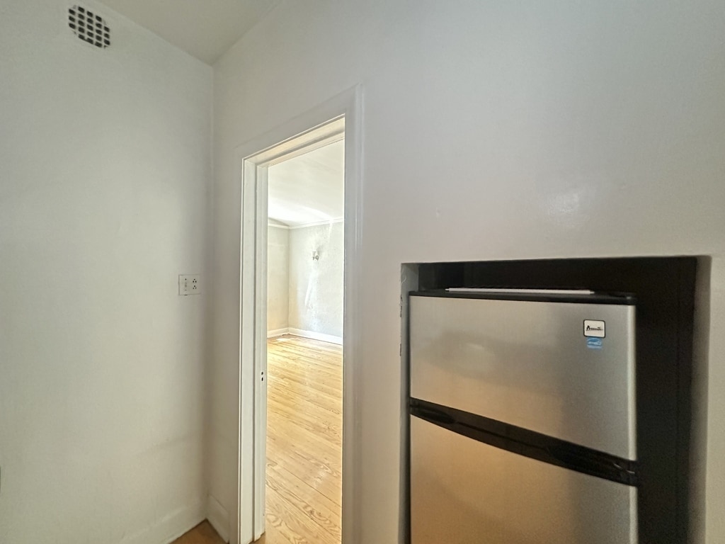 Building Photo - 562 W Arlington Pl